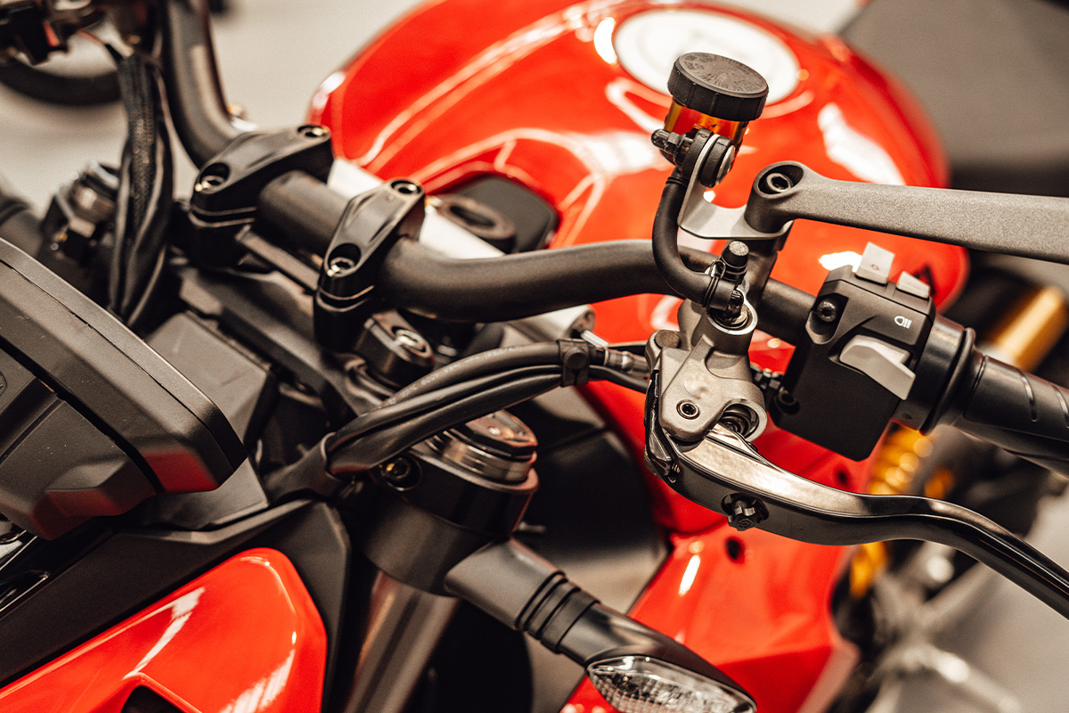 Gries-Lackierungen-Landau-Lackiererei-auto-lackierung-motorbike